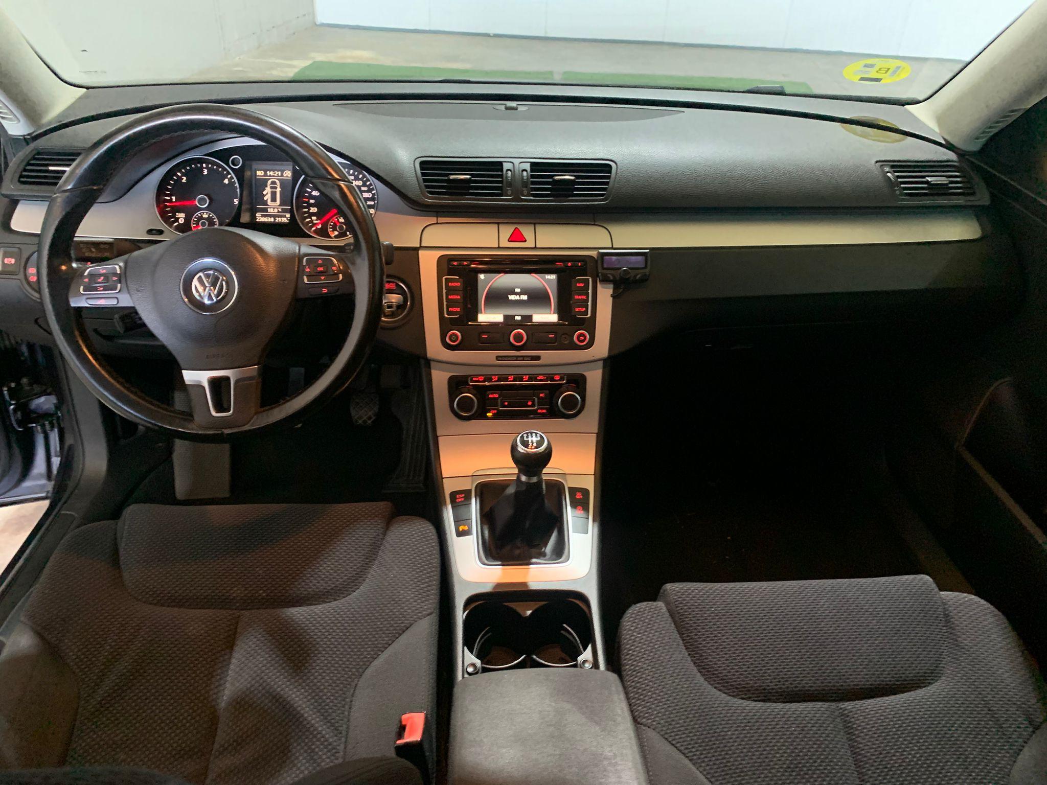 VOLKSWAGEN V. PASSAT 1.6 / 105CV - Imagen 9